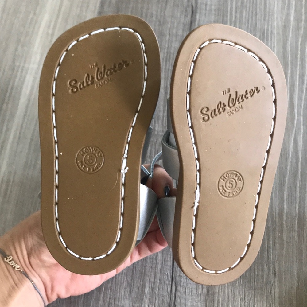 Brand new in box Silver Sun-San Salt water sandals - Picture 2 of 4
